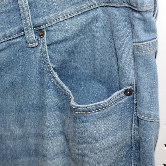 Plus Size Torrid 24 Crop Bombshell Skinny Premium Stretch High-Rise Jeans - Picture 8 of 12